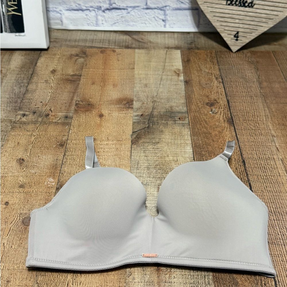 Danskin intimates wirefree smooth bra 40D